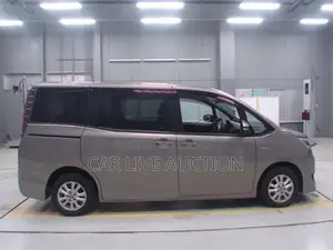 Toyota Noah Hybrid 2021