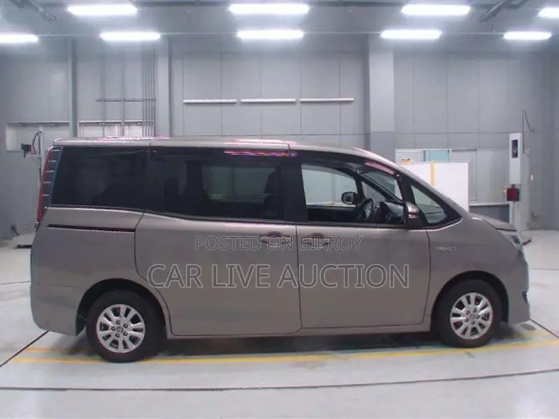 Toyota Noah Hybrid 2021