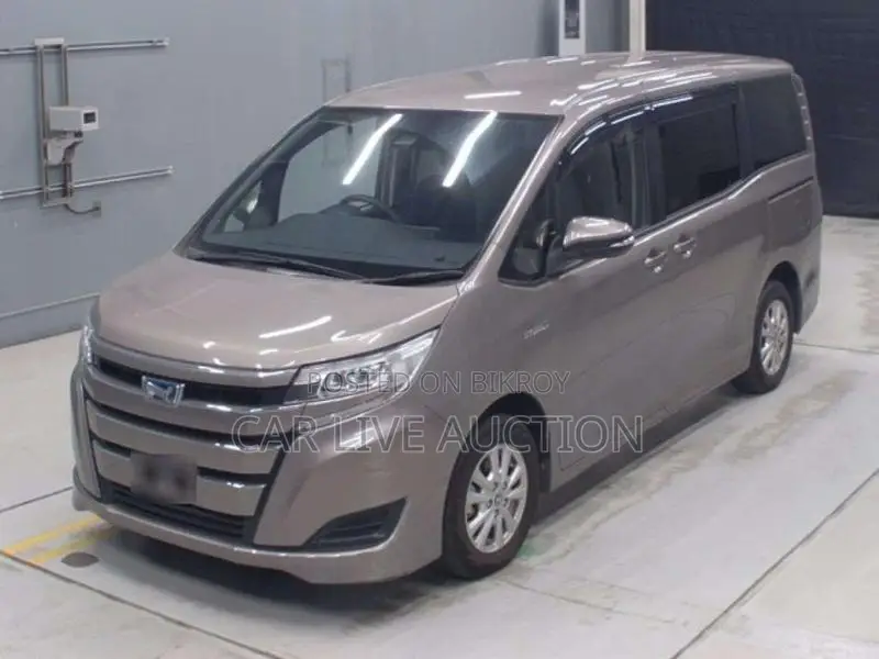 Toyota Noah Hybrid 2021
