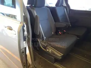 Toyota Noah Hybrid 2021