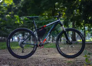 Vitus Nucleus 27.5 / Air Suspension 120mm Oil Disk Brake