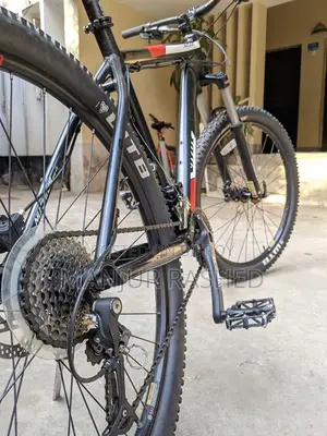 Vitus Nucleus 27.5 / Air Suspension 120mm Oil Disk Brake