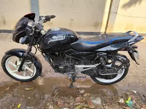 Bajaj Pulsar 150 . 2014