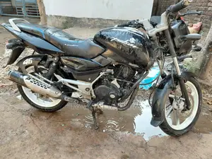 Bajaj Pulsar 150 . 2014
