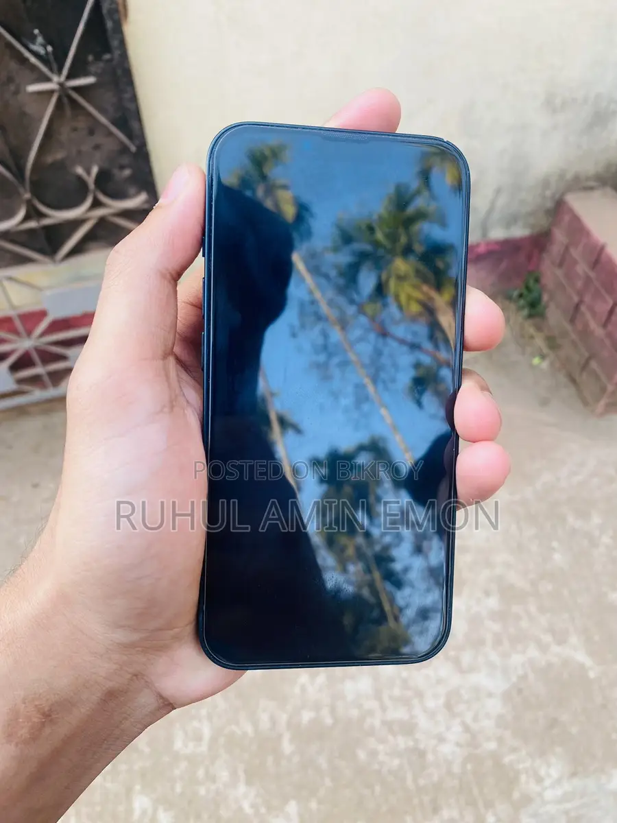 Apple iPhone 13 . (Used)