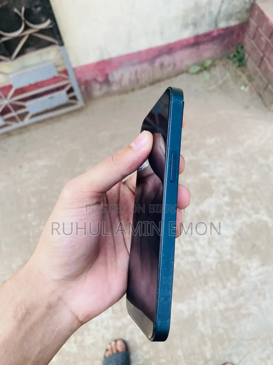Apple iPhone 13 . (Used)