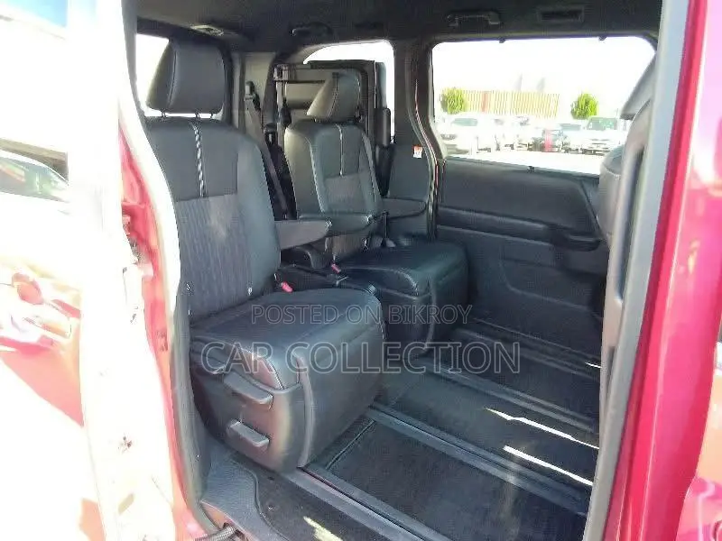 Toyota Noah S-Z Hybrid Red 2022