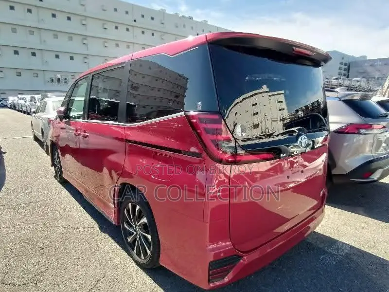 Toyota Noah S-Z Hybrid Red 2022
