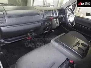 Toyota Hiace GL White 360° 2022