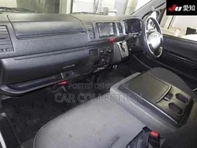 Toyota Hiace GL White 360° 2022