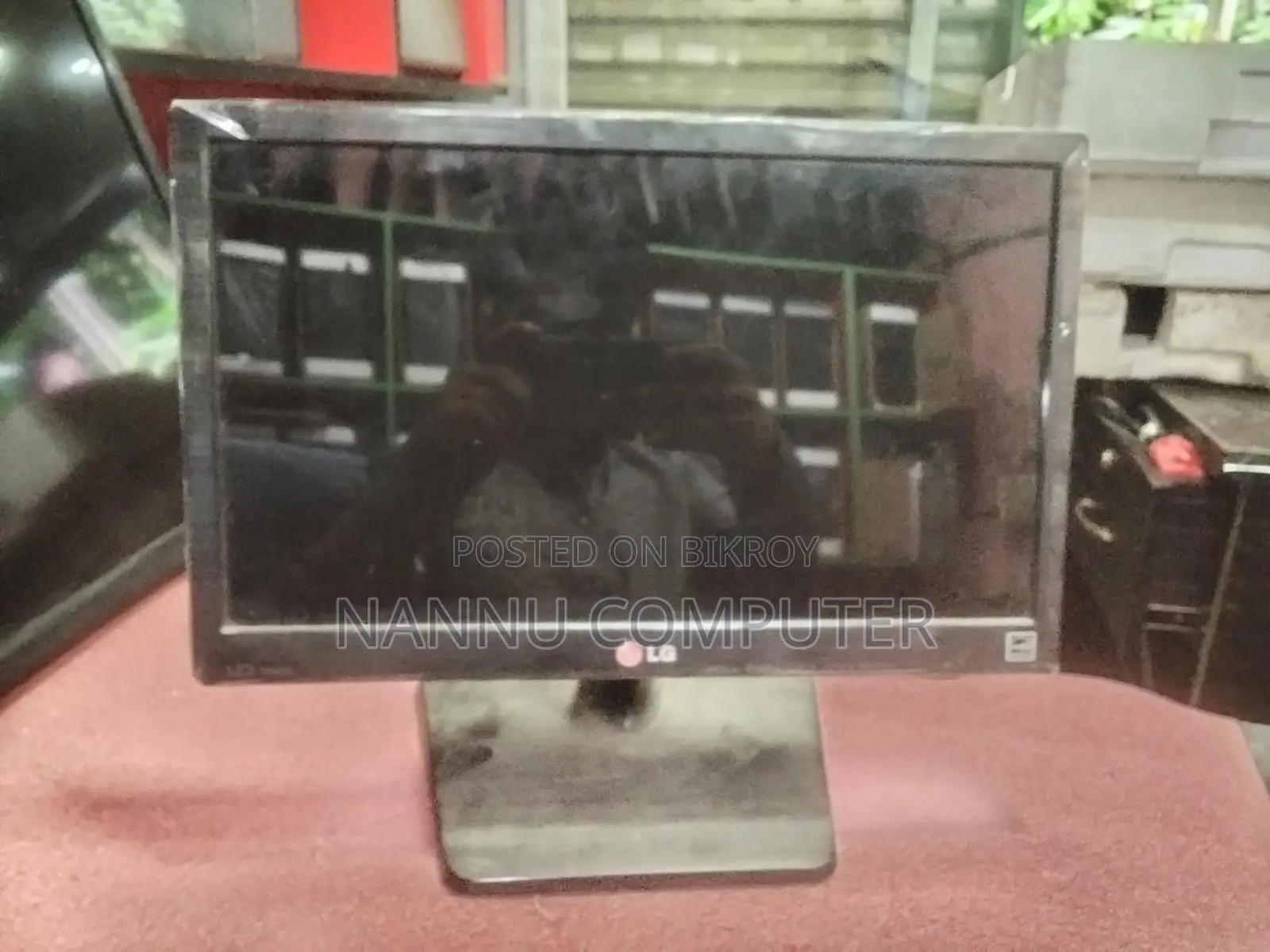 LG 16.5" LED Monitor Full Fresh