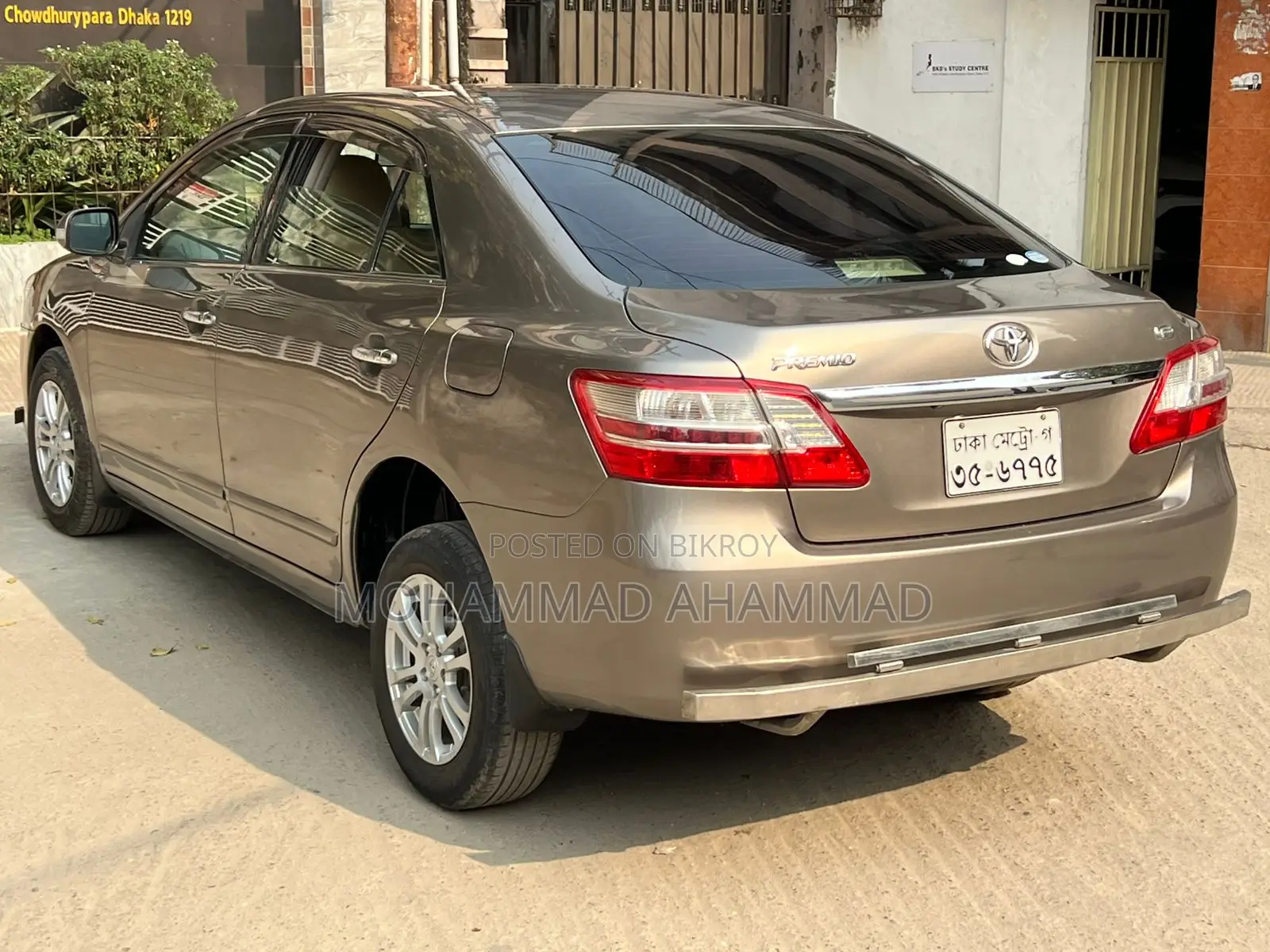Toyota Premio . 2010