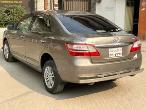 Toyota Premio . 2010