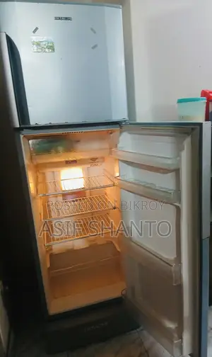 ফ্রেশ কন্ডিশনে হিটাচি ফ্রিজ