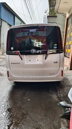 Toyota Esquire 2DOOR POWER PUSH HV 2020