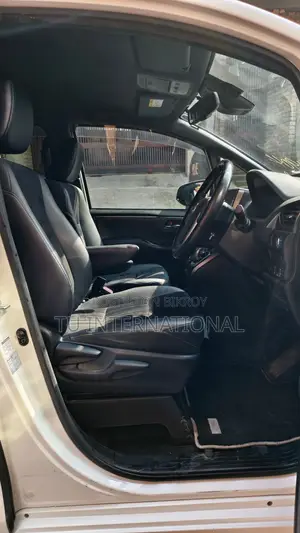 Toyota Esquire 2DOOR POWER PUSH HV 2020