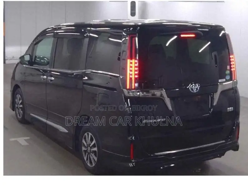 Toyota Esquire Hybrid Gi Premium 2020