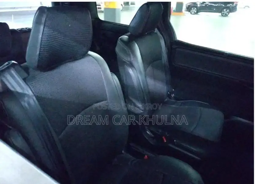 Toyota Esquire Hybrid Gi Premium 2020