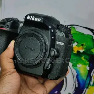 Nikon D7500 Full box available