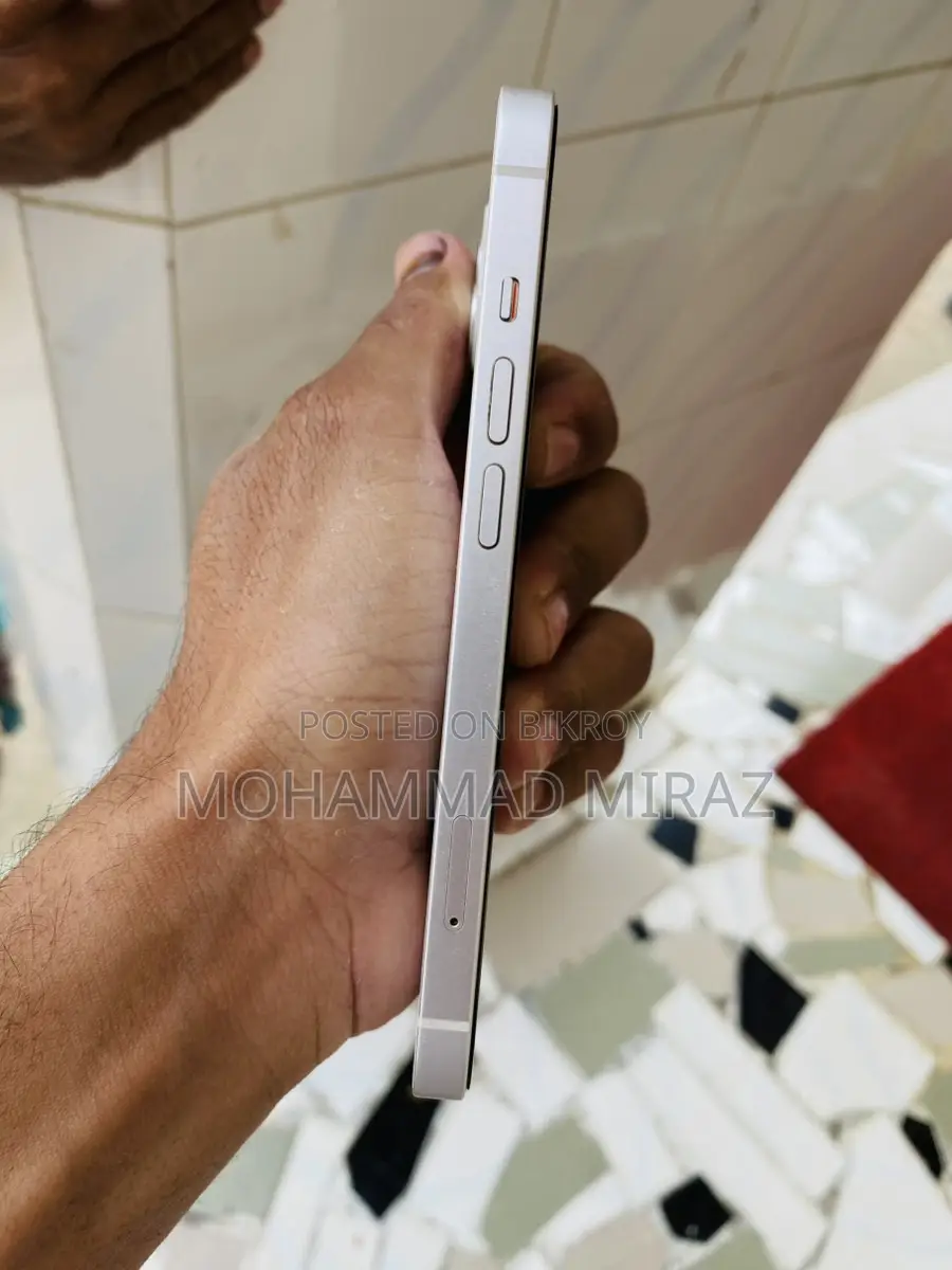 Apple iPhone 13 (Used)
