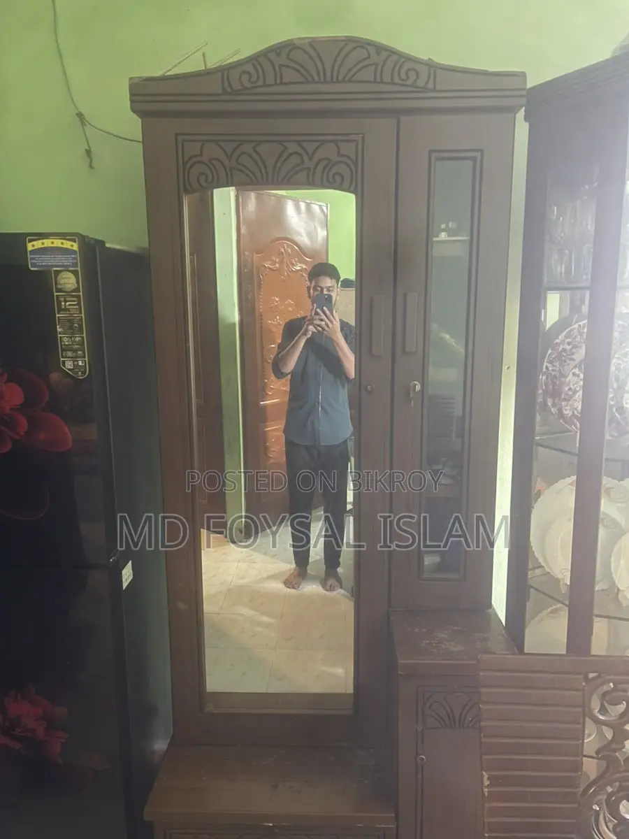 বেবহার করা সুন্দর ড্যাসিং টেবিল বিক্রি হবে