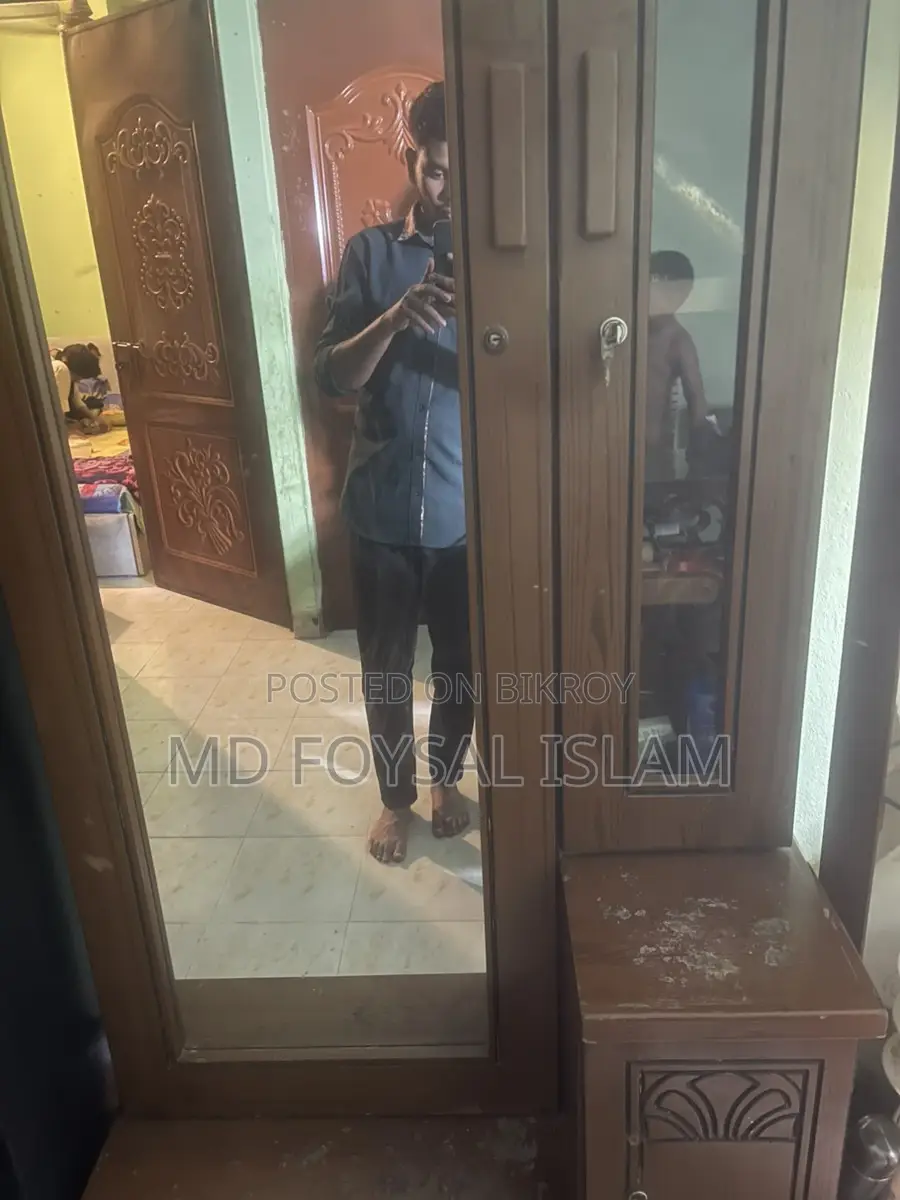 বেবহার করা সুন্দর ড্যাসিং টেবিল বিক্রি হবে