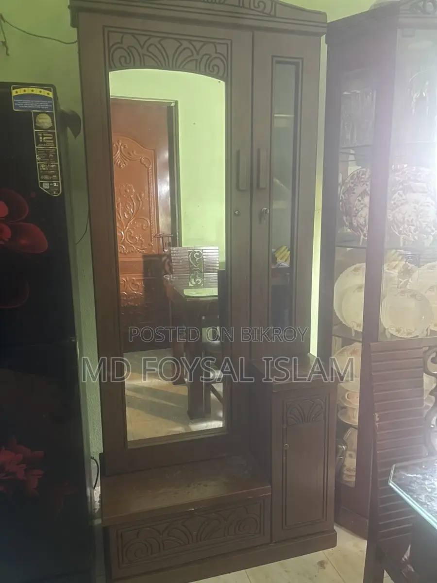 বেবহার করা সুন্দর ড্যাসিং টেবিল বিক্রি হবে