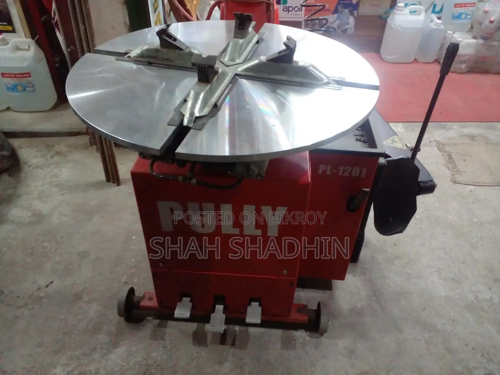 গাড়ির চাকা খোলার মেশিন