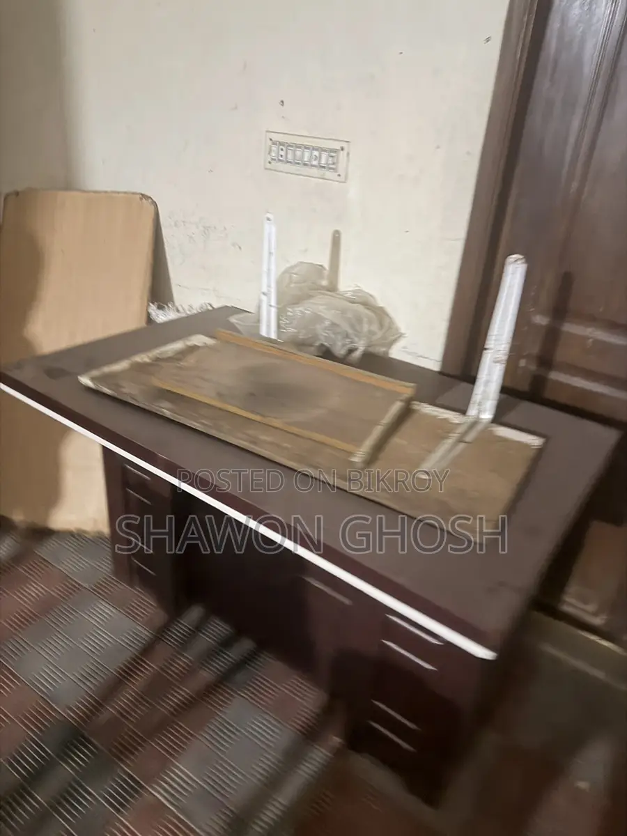 বড় টেবিল বিক্রি হবে