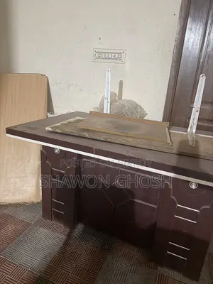 বড় টেবিল বিক্রি হবে