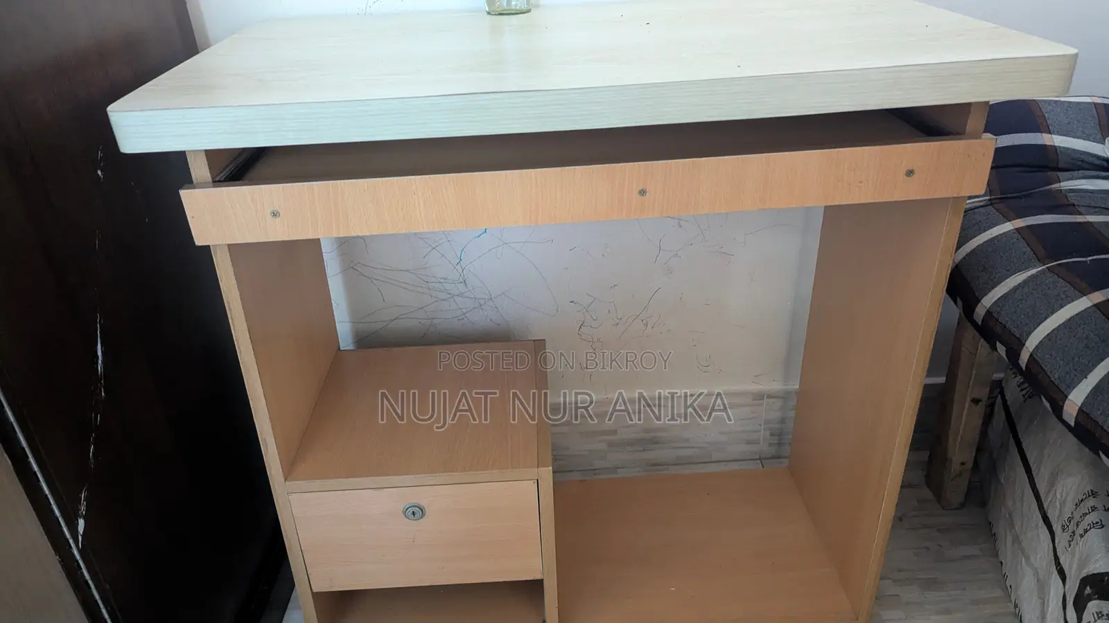 পড়ার টেবিল - স্টাডি টেবিল
