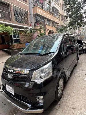 Toyota Noah SI BLACK COLOR 2011