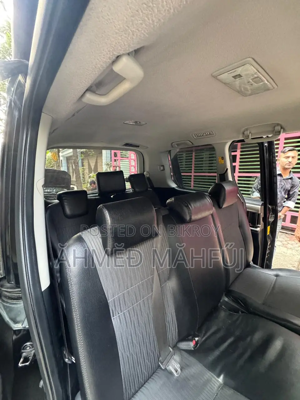 Toyota Noah SI BLACK COLOR 2011