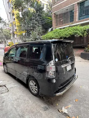 Toyota Noah SI BLACK COLOR 2011
