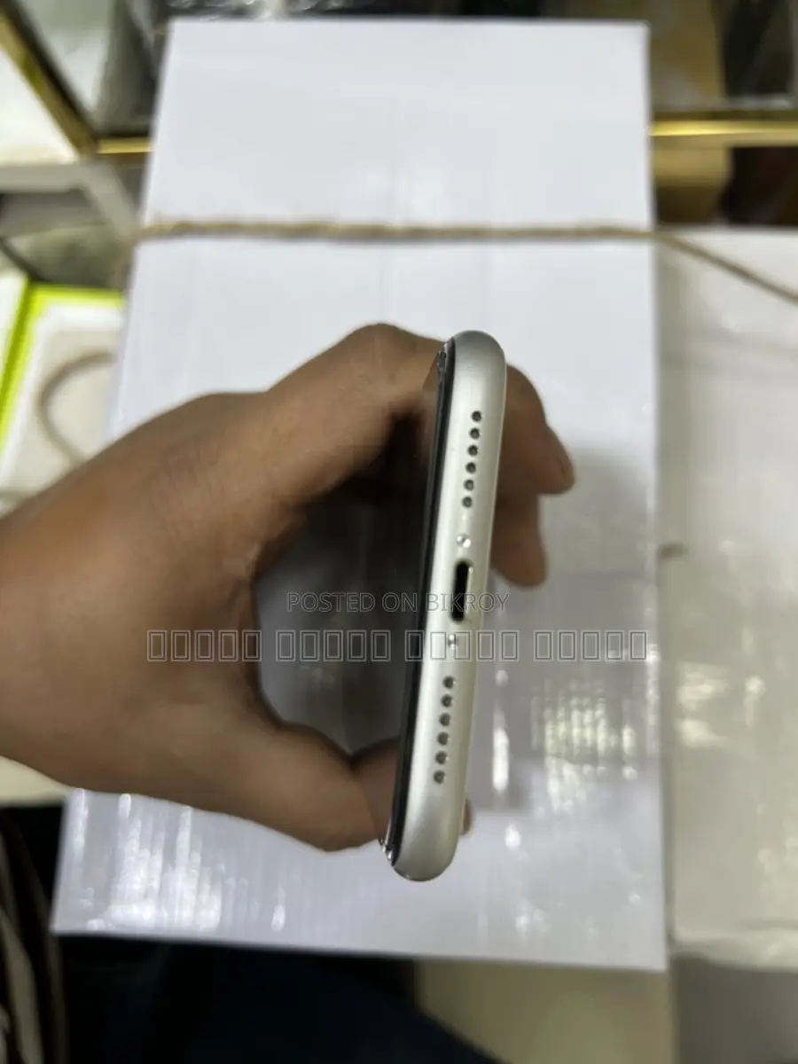 Apple iPhone XR (Used)