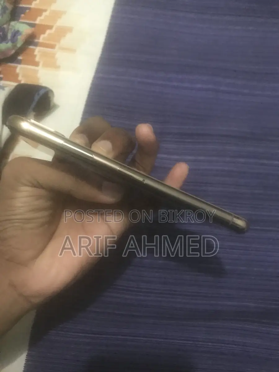 Apple iPhone XS (Used)