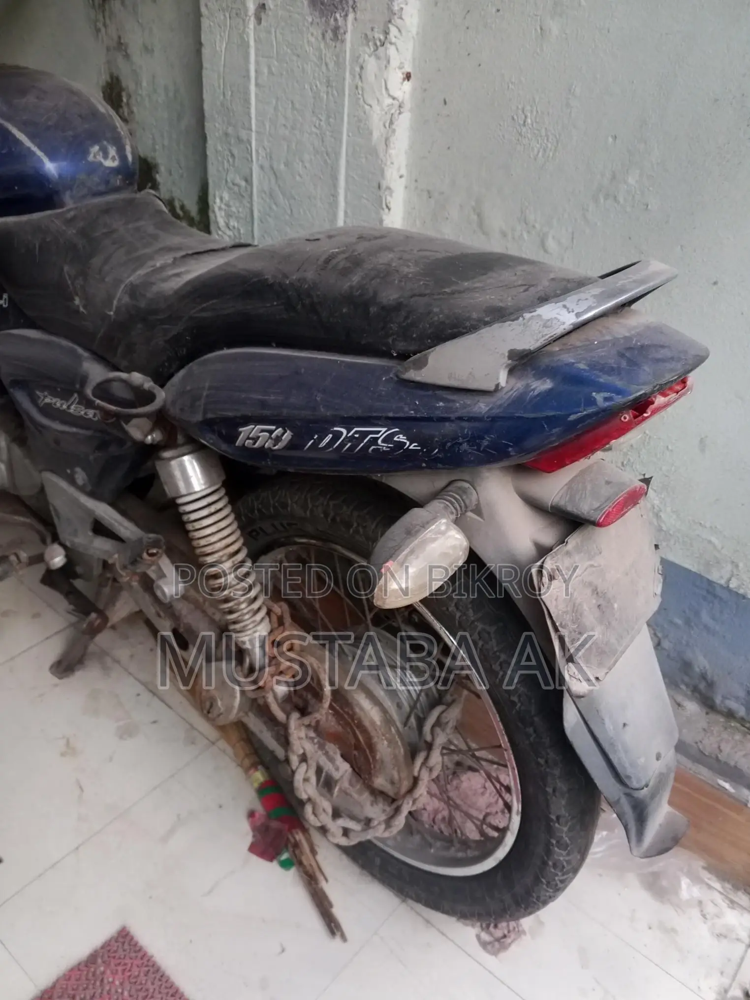 Bajaj Pulsar 150 . 2004