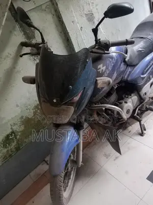 Bajaj Pulsar 150 . 2004
