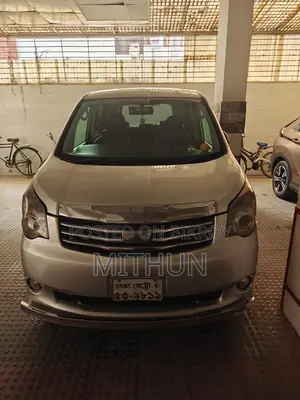 Toyota Noah 2011