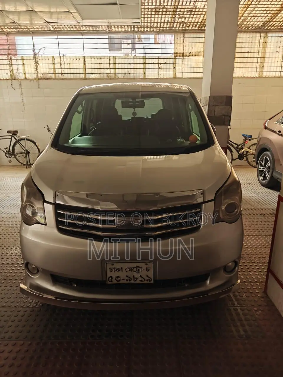 Toyota Noah 2011