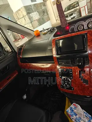 Toyota Noah 2011