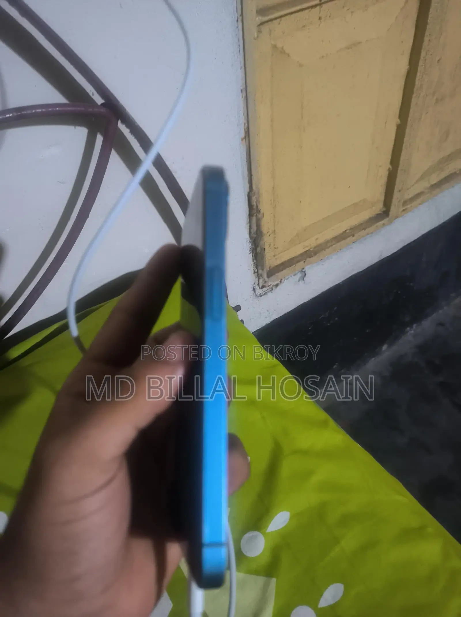 Apple iPhone 13 (Used)