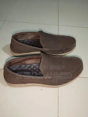 স্নিকার্স বিক্রয় হবে