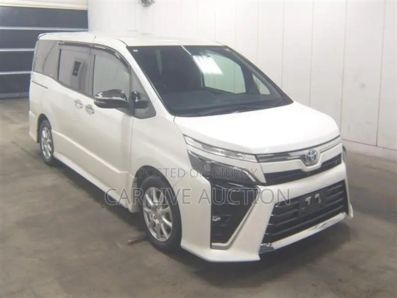 Toyota Voxy hybrid 2021