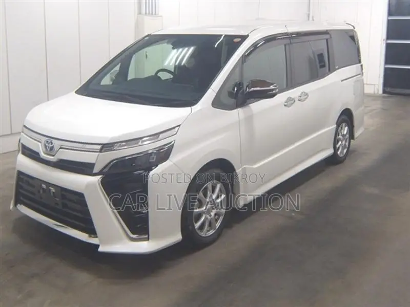 Toyota Voxy hybrid 2021