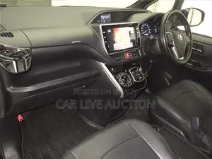 Toyota Voxy hybrid 2021