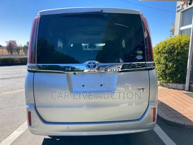 Toyota Noah Hybrid X Package 2020