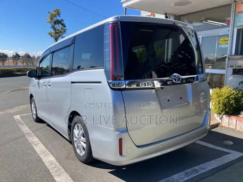 Toyota Noah Hybrid X Package 2020