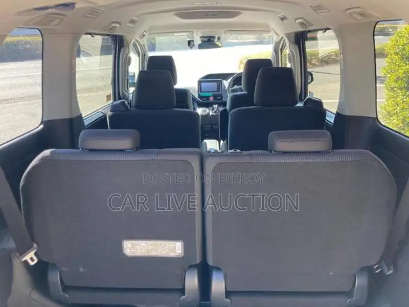 Toyota Noah Hybrid X Package 2020