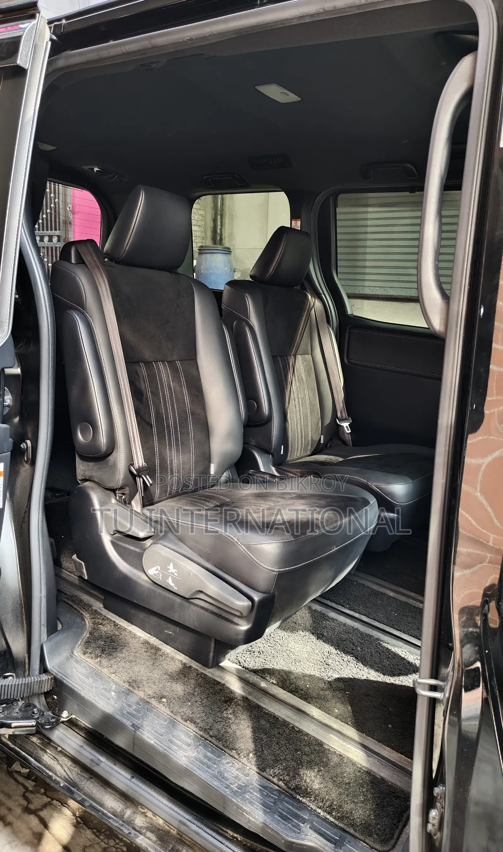 Toyota Esquire GI PREMIUM HYV PUSH 2020